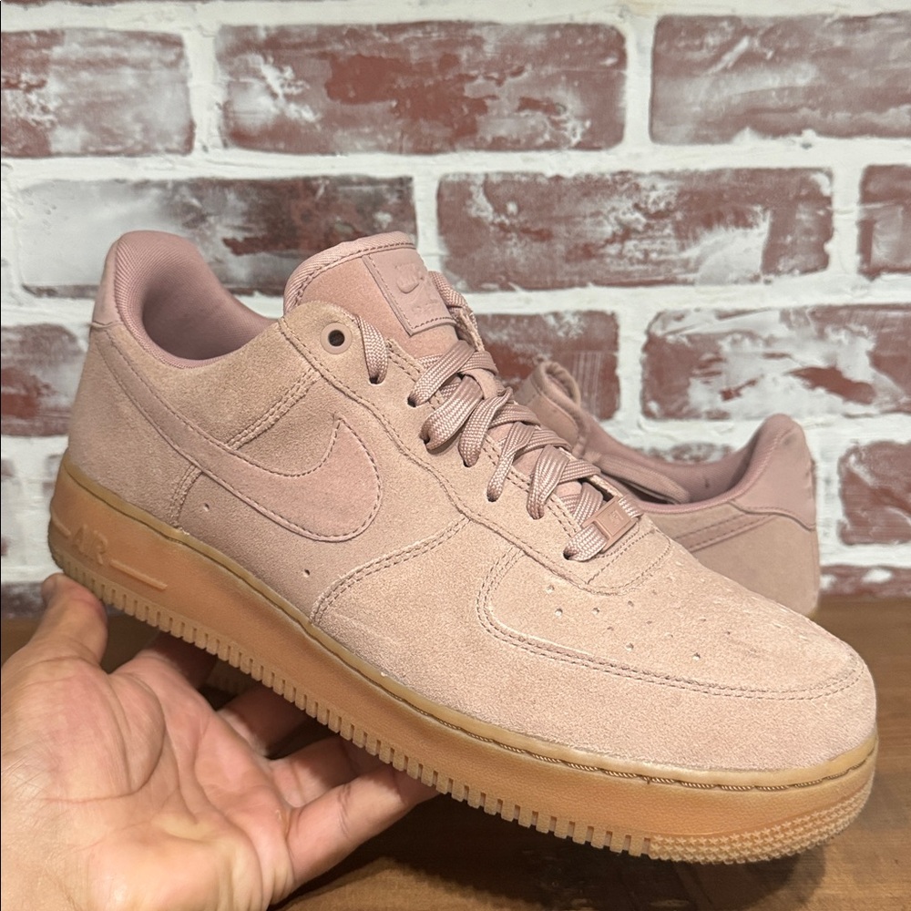 Nike Air Force 1 07 LV8 Suede 'Particle Pink Gum AA1117 600‎ Men’s Sz 10.5 Rare